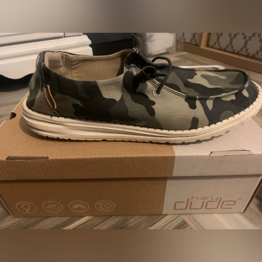 Hey Dude Camo print  ~ size 9